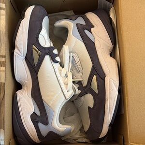 Adidas White Sneakers Sleek Design Comfortable Fit